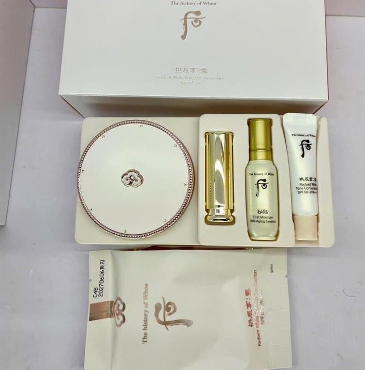 The History Of Whoo Gongjinhyang Seol Radiant White Tone Up Sun Cushion 1 Refill Special 4 Pcs Set / Moisturizing, Korean Cosmetics, Kbeauty
The History Of Whoo Gongjinhyang Seol Radiant White Tone Up Sun Cushion 1 Refill Special 4 Pcs Set / Moisturizing, Korean Cosmetics, Kbeauty