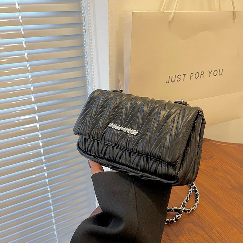 Chain pleated bag women s 2025 new fashion small square bag high-end sense simple and versatile shoulder messenger bag
Chain pleated bag women s 2025 new fashion small square bag high-end sense simple and versatile shoulder messenger bag