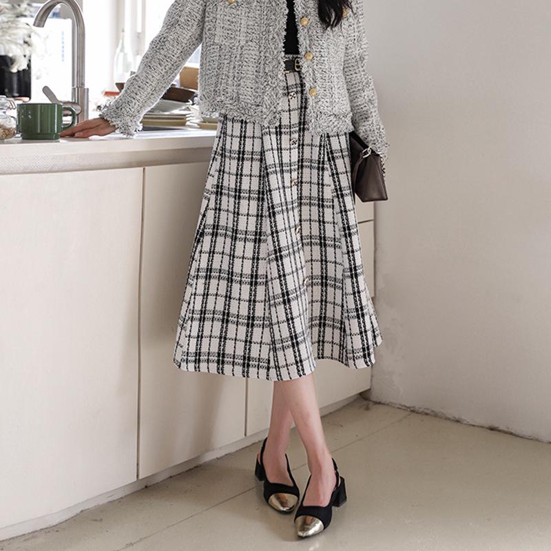 Plaid Tweed A-Line Midi Skirt: Retro, High Waist, Autumn/Winter Style with Waist Belt Large
Plaid Tweed A-Line Midi Skirt: Retro, High Waist, Autumn/Winter Style with Waist Belt Large