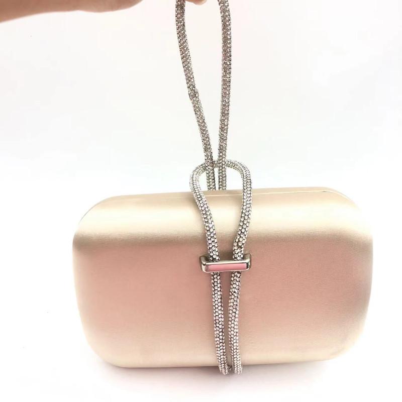 2024 Luxury Fashion Women s Designer Real Silk Dinner Bag Bridesmaid Dress Bag Ladies Cocktail Evening Party Rhinestone Handbag
2024 Luxury Fashion Women s Designer Real Silk Dinner Bag Bridesmaid Dress Bag Ladies Cocktail Evening Party Rhinestone Handbag