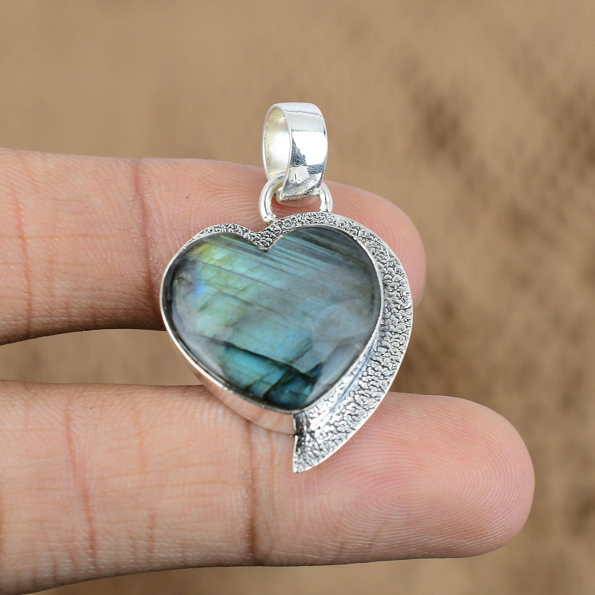 Natural Labradorite Gemstone Jewelry 925 Sterling Silver Pendant Heart For Women
Natural Labradorite Gemstone Jewelry 925 Sterling Silver Pendant Heart For Women