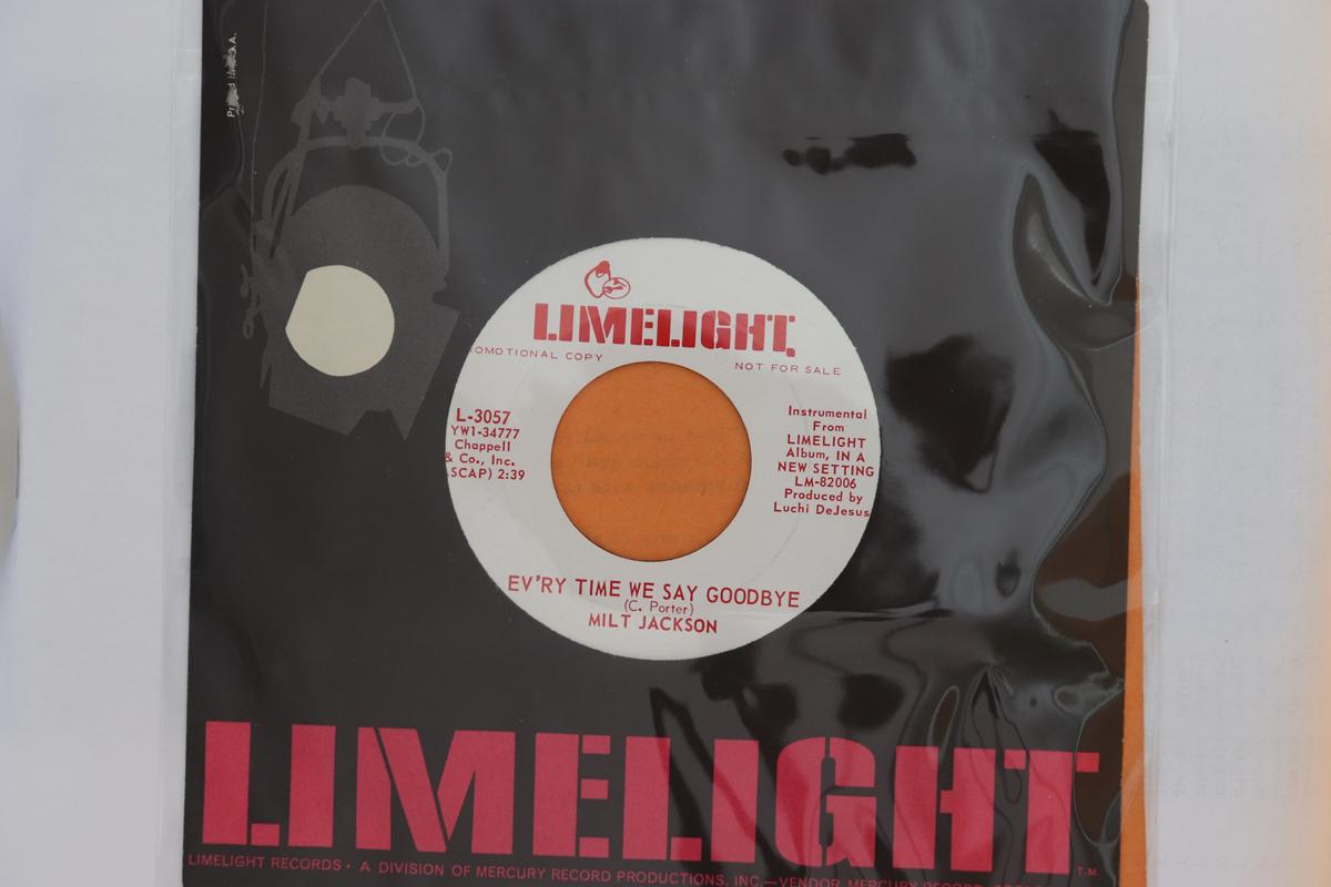 7inch Record MILT JACKSON - Ev ry Time We Say Goodbye / Project L3057 Limelight 1964 US Jazz Used
7inch Record MILT JACKSON - Ev ry Time We Say Goodbye / Project L3057 Limelight 1964 US Jazz Used