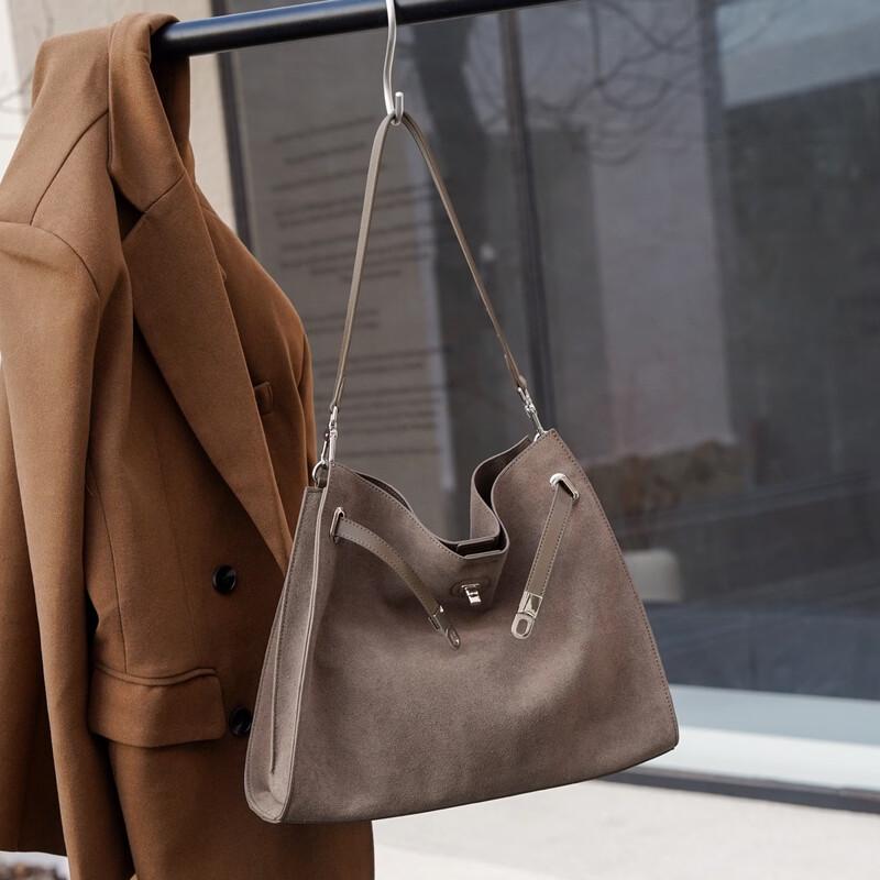 Women s Retro Frosted Leather Large Tote Bag
Women s Retro Frosted Leather Large Tote Bag