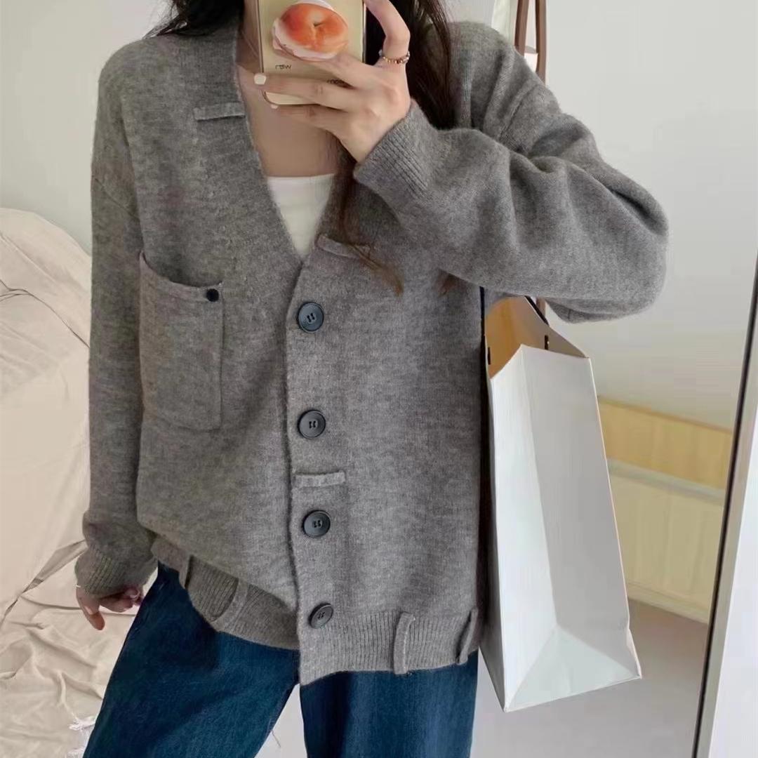 DIMANAF Большие размеры 2023, зимний новый свободный стиль, однотонный свитер, куртка-кардиган, женские свитера с v-образным вырезом и пуговицами
DIMANAF Большие размеры 2023, зимний новый свободный стиль, однотонный свитер, куртка-кардиган, женские свитера с v-образным вырезом и пуговицами