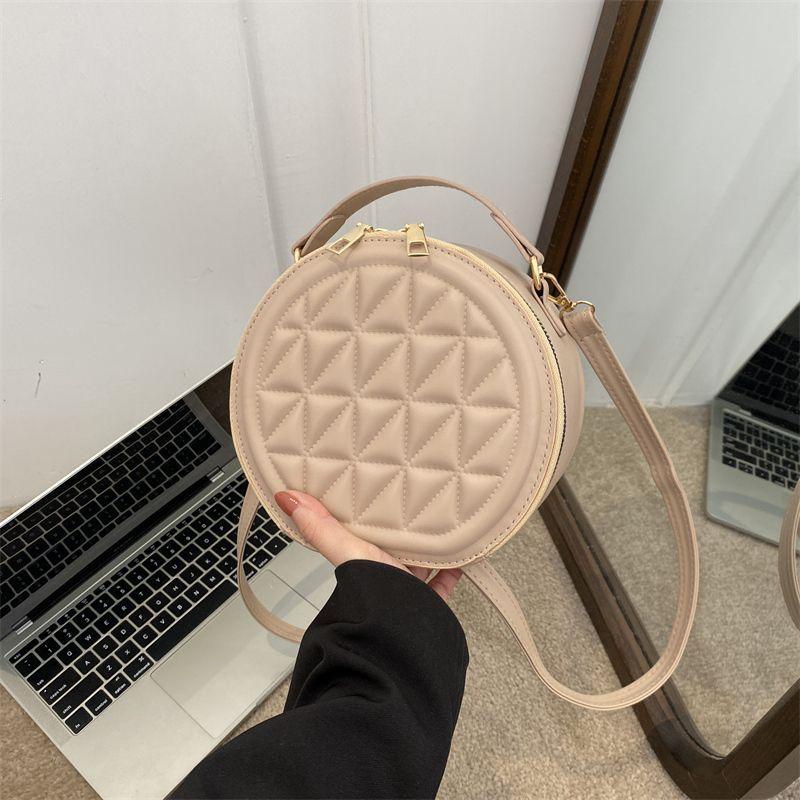 This year s popular bag women s 2025 new trendy autumn and winter fashion portable small round bag niche popular versatile messenger bag хакі
This year s popular bag women s 2025 new trendy autumn and winter fashion portable small round bag niche popular versatile messenger bag хакі