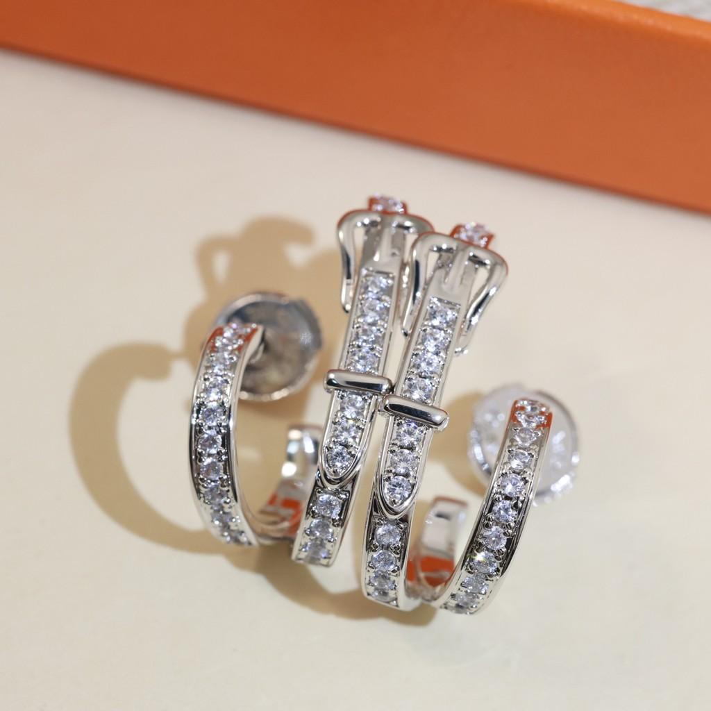 Belt Buckle with Full Diamond Earrings, Pure Silver Earrings, AAAAA Zircon Inlay, 18K Electroplating, Birthday Gift in Two Colors, Free Shipping Silver
Belt Buckle with Full Diamond Earrings, Pure Silver Earrings, AAAAA Zircon Inlay, 18K Electroplating, Birthday Gift in Two Colors, Free Shipping Silver