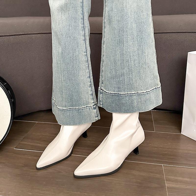 Модные ботильоны с острым носком, новые корейские ботильоны до щиколотки на среднем каблуке с задней молнией больших размеров для женщин на осень и зиму 2025 42
Модные ботильоны с острым носком, новые корейские ботильоны до щиколотки на среднем каблуке с задней молнией больших размеров для женщин на осень и зиму 2025 42