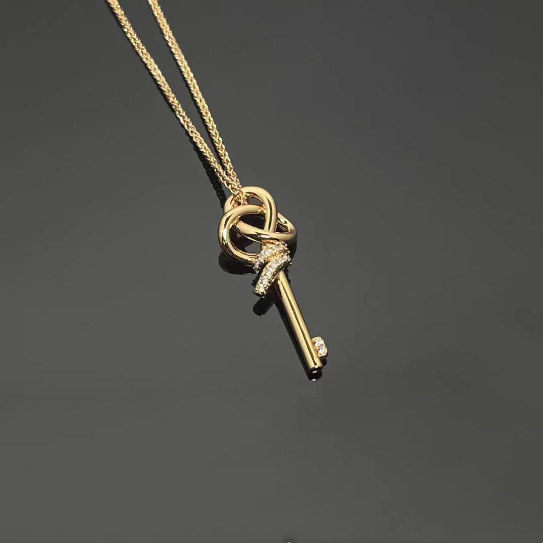 Cross T S925 Silver & 18K Rose Gold Plated Rope Knot Clavicle Necklace for Women with Full & Half Diamond Details
Cross T S925 Silver & 18K Rose Gold Plated Rope Knot Clavicle Necklace for Women with Full & Half Diamond Details