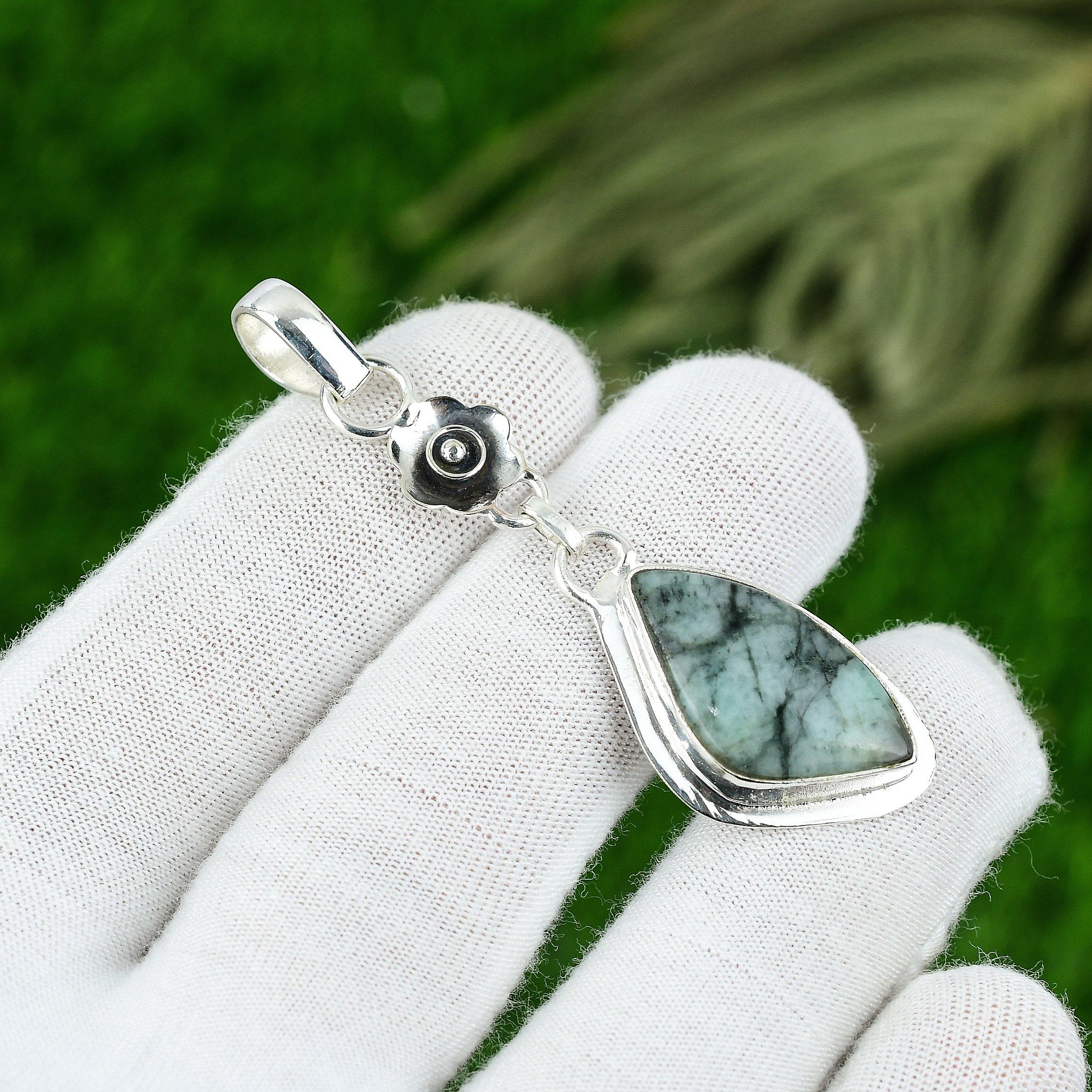 Natural Sakota Mines Emerald Gemstone 925 Sterling Silver Pendant For Girls
Natural Sakota Mines Emerald Gemstone 925 Sterling Silver Pendant For Girls