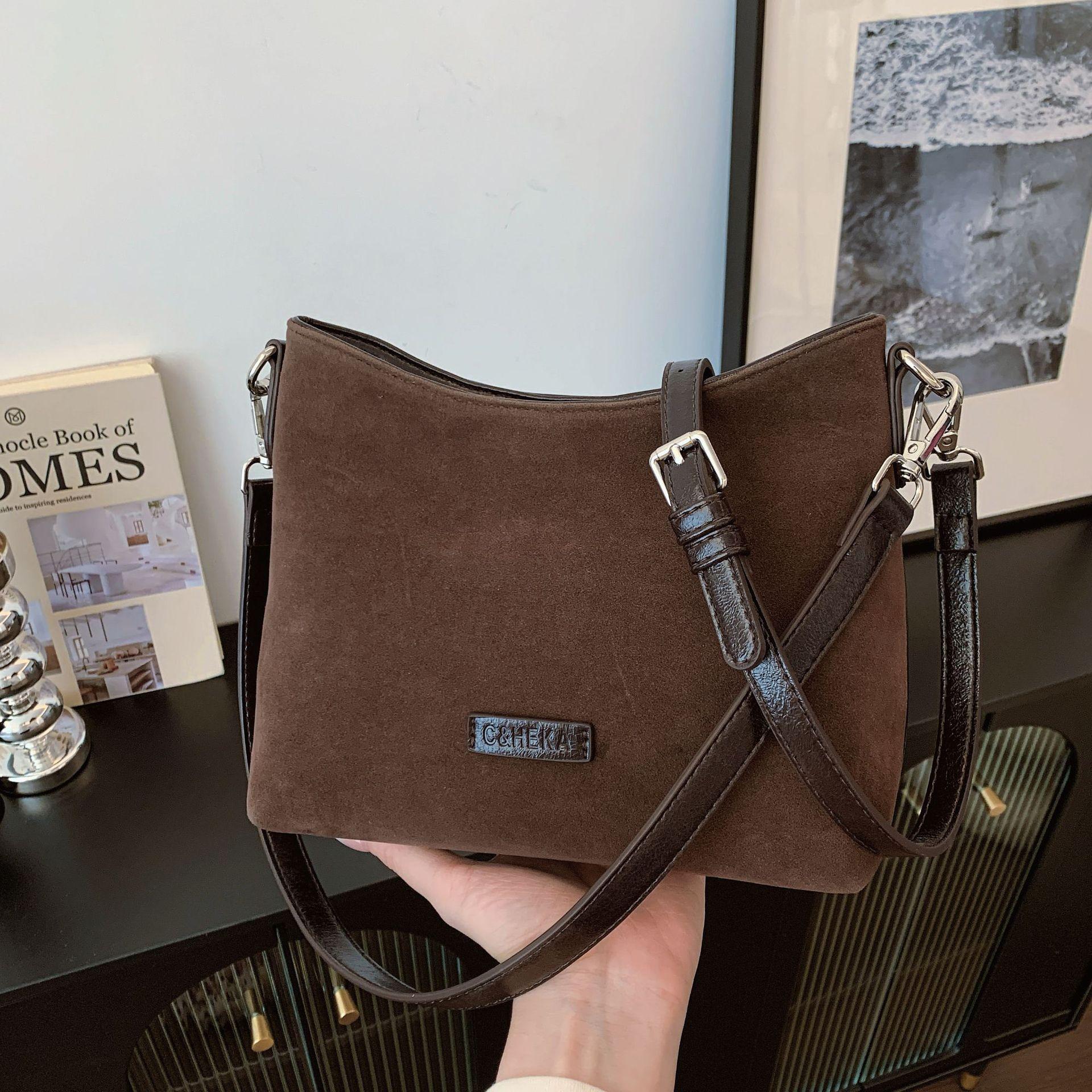Retro Fashion Casual Tote Bag Women S Trend Large Capacity Commuter Shoulder Bag коричневый
Retro Fashion Casual Tote Bag Women S Trend Large Capacity Commuter Shoulder Bag коричневый