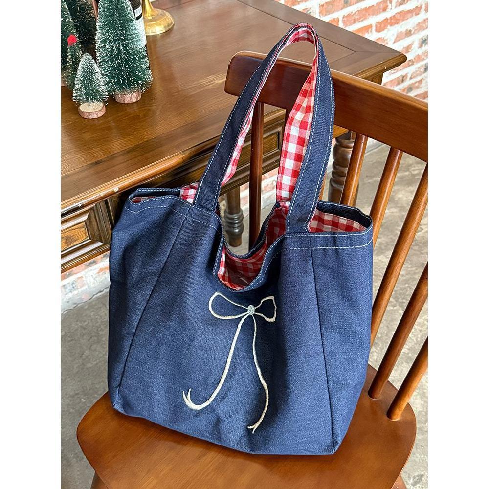 Корейская вышитая джинсовая холщовая сумка-тоут женская большой вместимости для поездок на работу, ленивая, на плечо, сумка-шоппер для покупок
Корейская вышитая джинсовая холщовая сумка-тоут женская большой вместимости для поездок на работу, ленивая, на плечо, сумка-шоппер для покупок