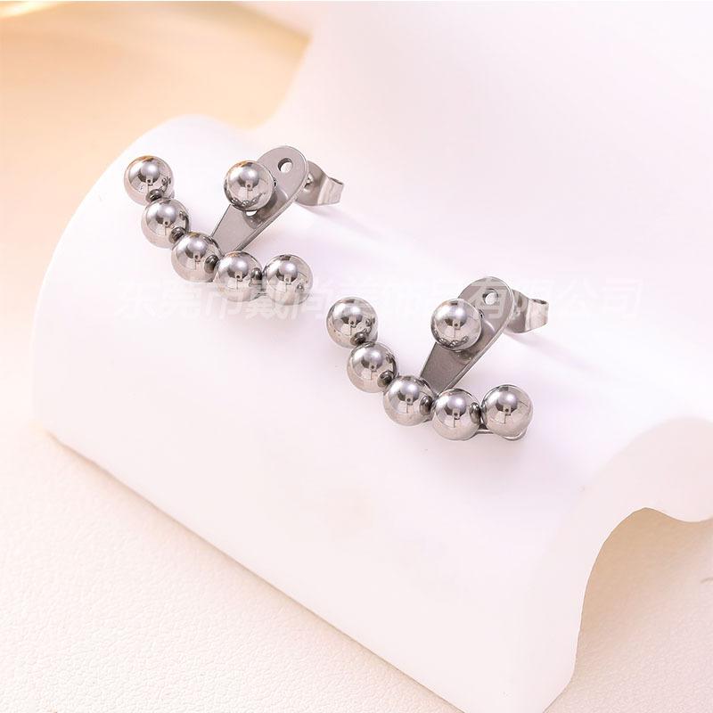 European and American stainless steel round stud earrings fashion trend earrings high sense temperament versatile simple niche earrings
European and American stainless steel round stud earrings fashion trend earrings high sense temperament versatile simple niche earrings