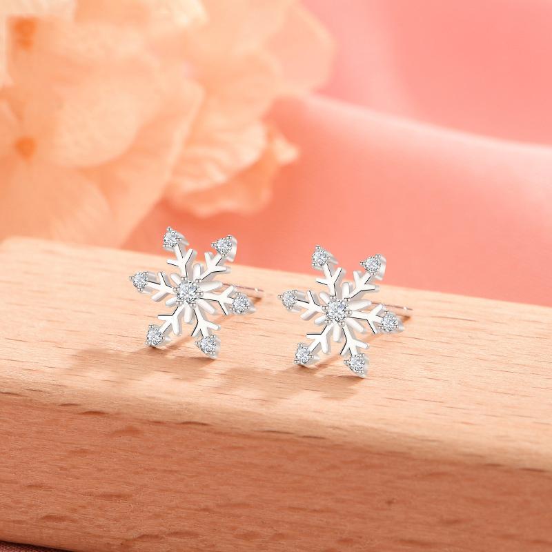 Серьги из стерлингового серебра 925 пробы с цветком, женские маленькие свежие романтические снежинки, темпераментные сладкие серьги
Серьги из стерлингового серебра 925 пробы с цветком, женские маленькие свежие романтические снежинки, темпераментные сладкие серьги