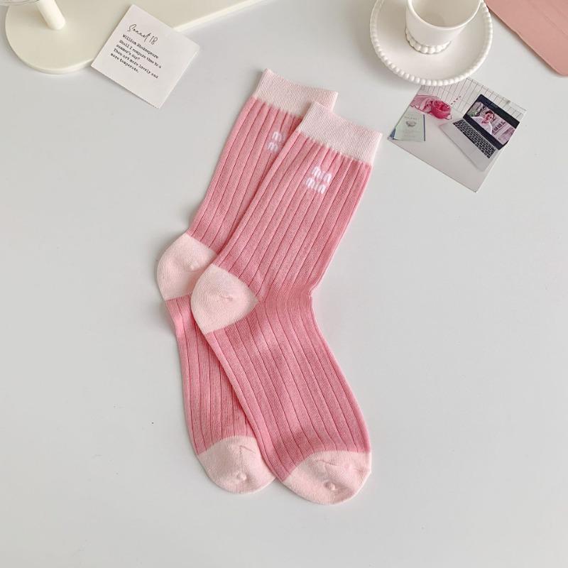 Women s Spring and Summer Color Letters Draw A Breathable Cylinder Pile Socks 1 pair розовый
Women s Spring and Summer Color Letters Draw A Breathable Cylinder Pile Socks 1 pair розовый