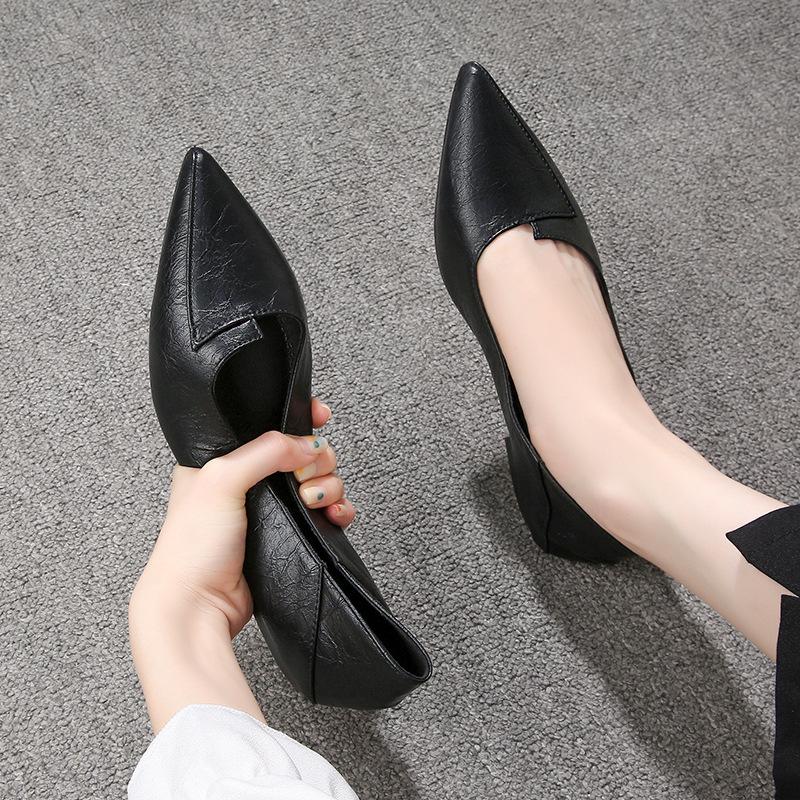 Women s soft-soled professional work shoes work long standing not tired feet soft leather pointed single shoes 43 чорний
Women s soft-soled professional work shoes work long standing not tired feet soft leather pointed single shoes 43 чорний