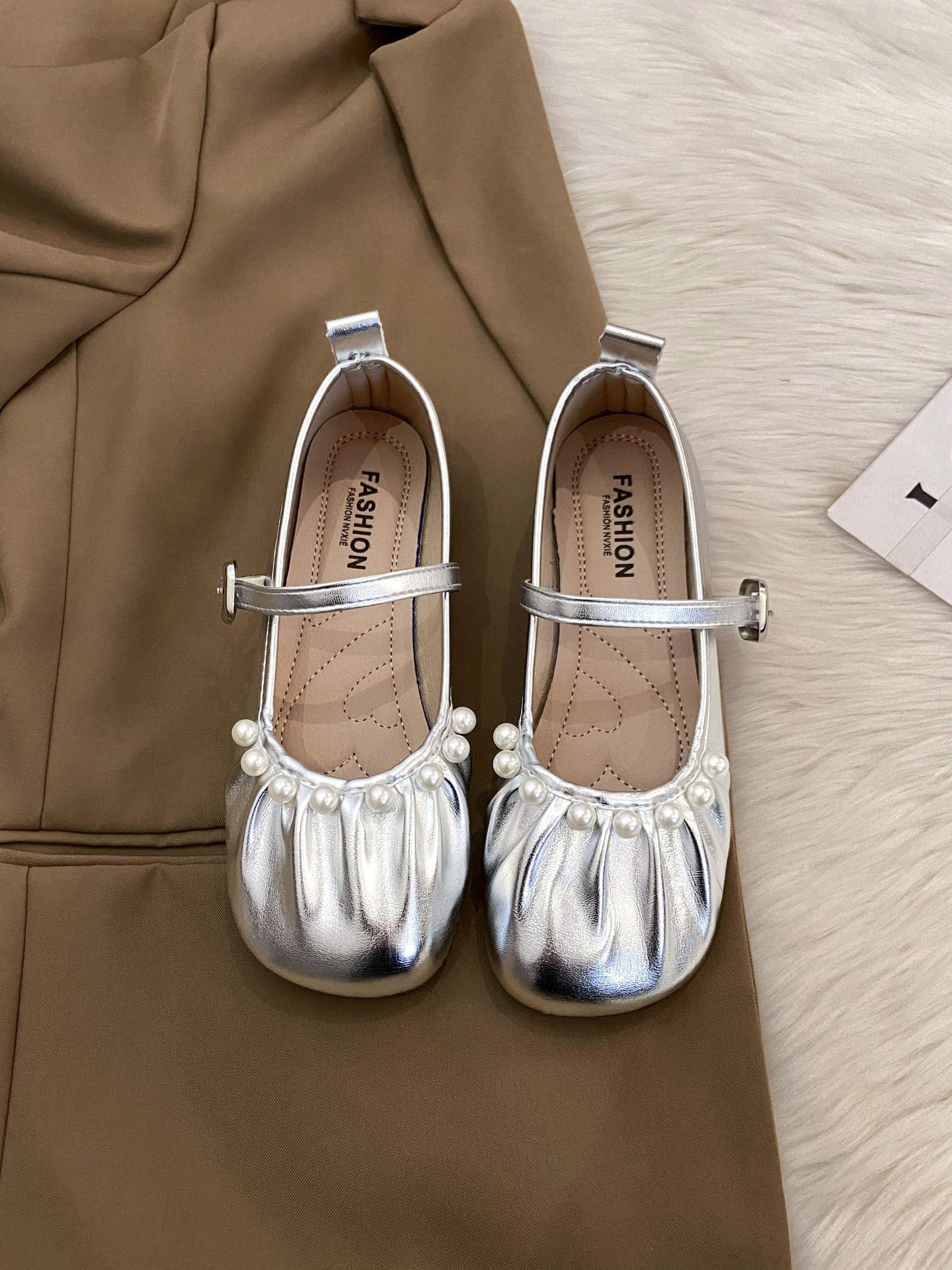 Женские туфли-лодочки на плоской подошве с пряжкой, новые коллекции весна-осень 2025, туфли Мэри Джейн с юбкой 42
Женские туфли-лодочки на плоской подошве с пряжкой, новые коллекции весна-осень 2025, туфли Мэри Джейн с юбкой 42