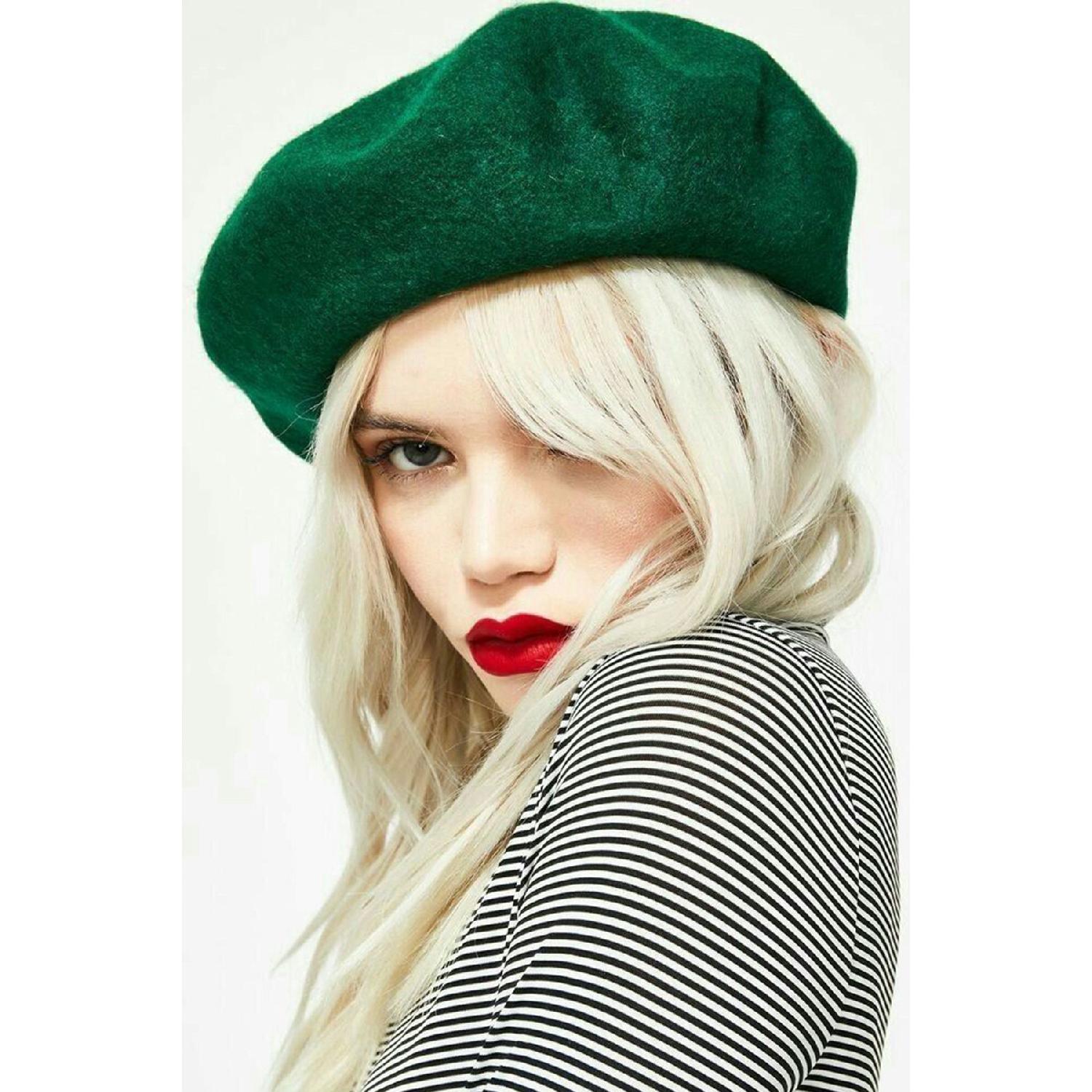 Французький фетровий берет екрю
Французький фетровий берет екрю