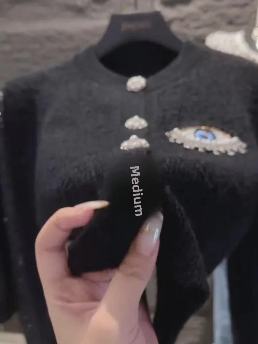 Женский кардиган из плотной вязки с ромбовидными заклепками: Стильная куртка-свитер осень 2024 One Size белый
Женский кардиган из плотной вязки с ромбовидными заклепками: Стильная куртка-свитер осень 2024 One Size белый