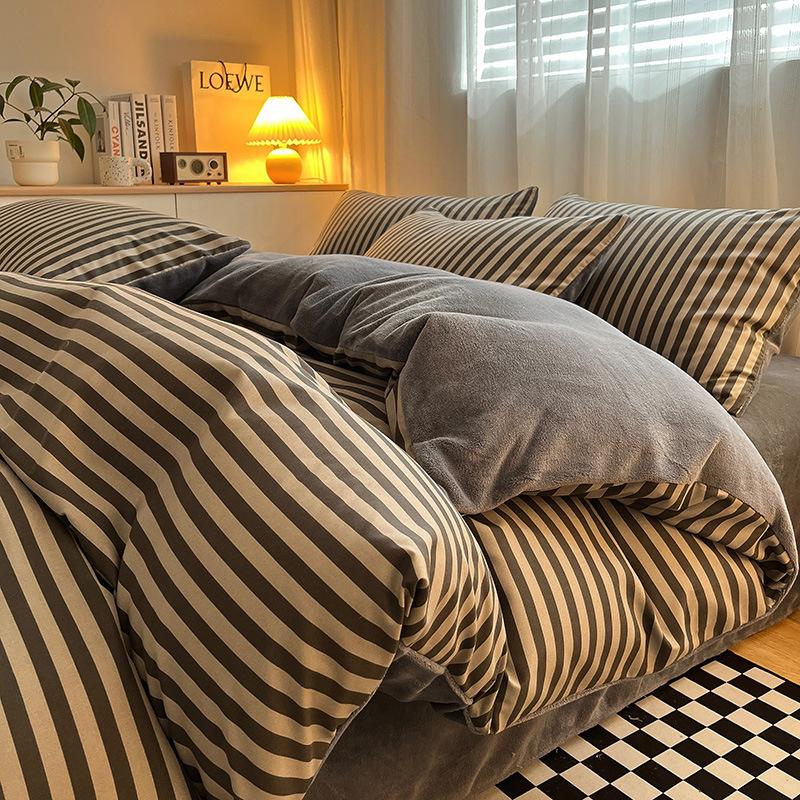 Autumn and Winter Cotton and Velvet Milk Velvet Four-piece Set Simple Style A Version Washed Cotton Thickened French Velvet Bed Sheet and Quilt Cover
Autumn and Winter Cotton and Velvet Milk Velvet Four-piece Set Simple Style A Version Washed Cotton Thickened French Velvet Bed Sheet and Quilt Cover