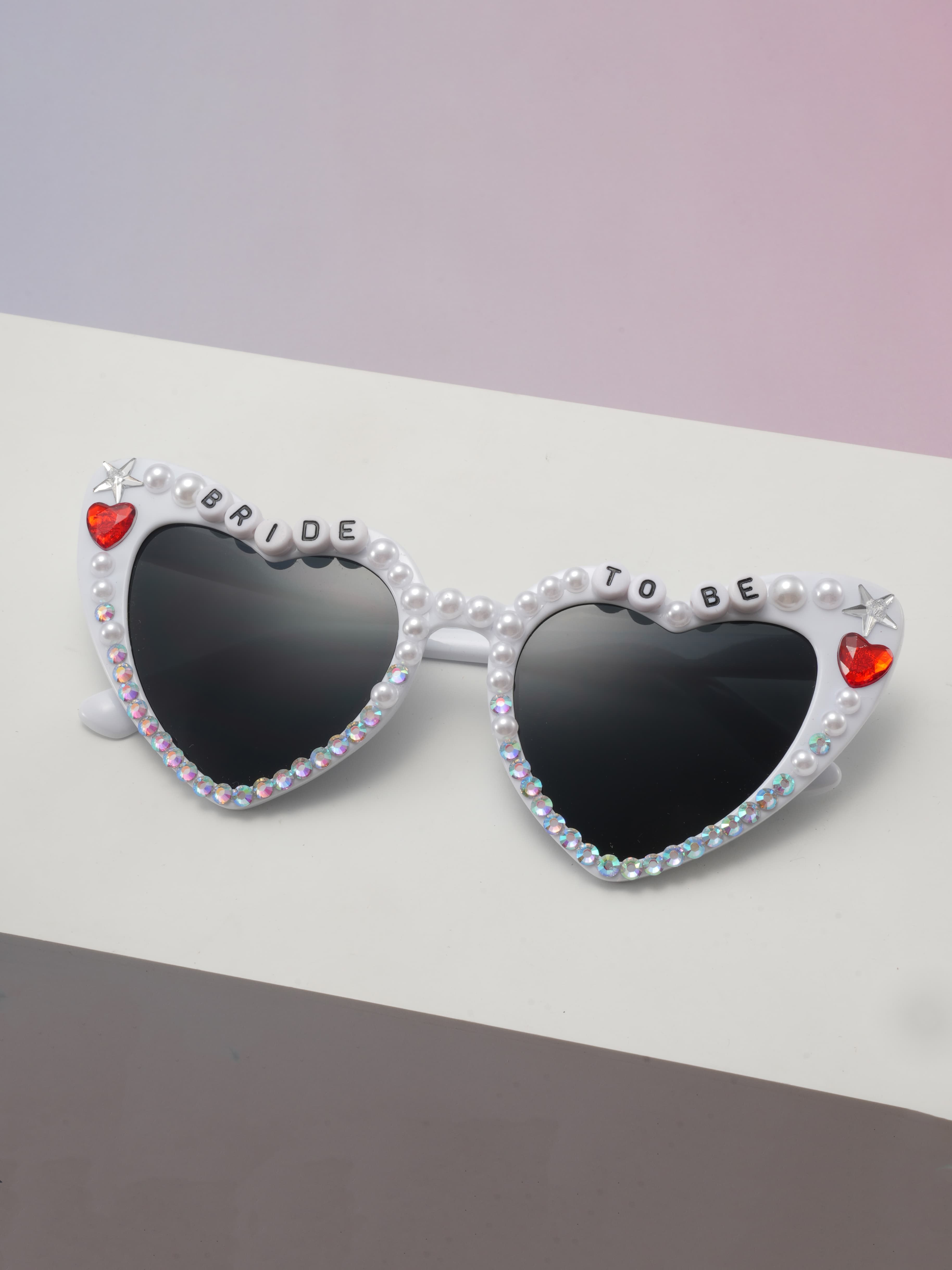 Hot Sale Heart Style Bride To Be Sunglasses Rhinestone & Pearl Decor for Bachelorette Party Cute Romantic Sun Glasses KJ028
Hot Sale Heart Style Bride To Be Sunglasses Rhinestone & Pearl Decor for Bachelorette Party Cute Romantic Sun Glasses KJ028