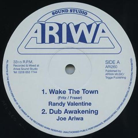 12inch Record RANDY VALENTINE; JOE ARIWA / JOE AR - Wake The Town; Dub Awakening / Zamu ARI260 Ariwa 2016 UK Reggae, Ska & Dub
12inch Record RANDY VALENTINE; JOE ARIWA / JOE AR - Wake The Town; Dub Awakening / Zamu ARI260 Ariwa 2016 UK Reggae, Ska & Dub