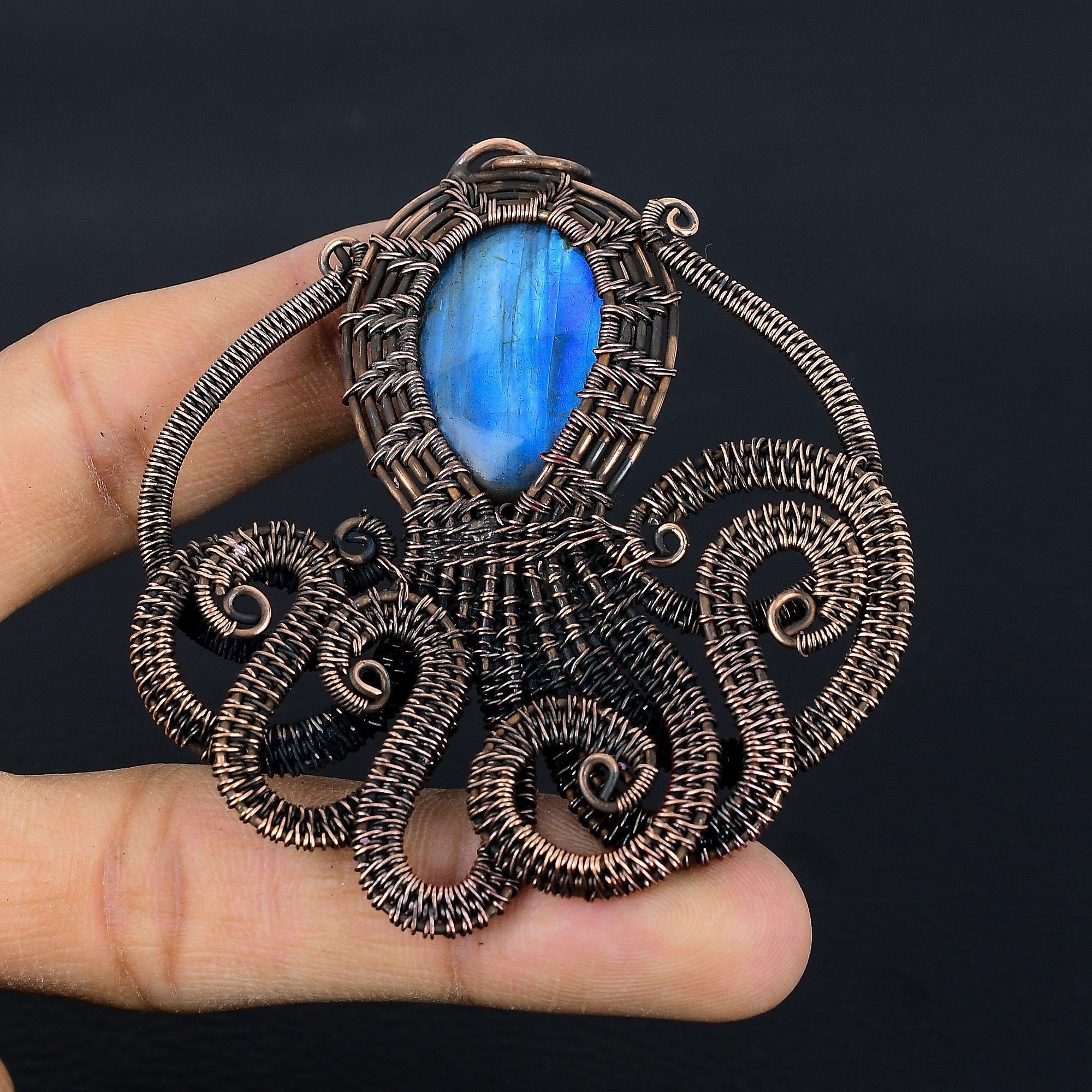 Подвеска из лабрадорита, Подвеска ручной работы, обернутая медной проволокой 999 пробы, Антикварное украшение, Для подарка, Серебряное украшение 2.55 Inches
Подвеска из лабрадорита, Подвеска ручной работы, обернутая медной проволокой 999 пробы, Антикварное украшение, Для подарка, Серебряное украшение 2.55 Inches