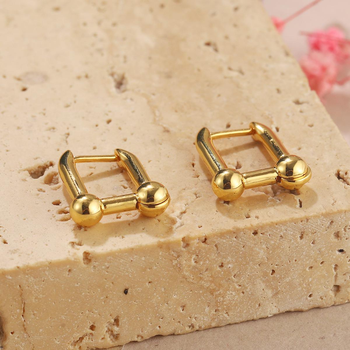 Natural pearl tassel European and American style temperament fashion design sense jewelry geometric polishing premium summer earrings earrings
Natural pearl tassel European and American style temperament fashion design sense jewelry geometric polishing premium summer earrings earrings