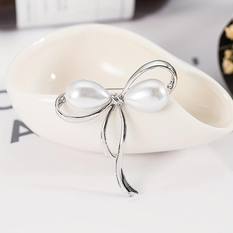 Брошь-бант из искусственного жемчуга, практичный аксессуар для шарфов, свитеров, блейзеров, булавки, которые могут предотвратить обнажение, модный элегантный практичный аксессуар золотистый
Брошь-бант из искусственного жемчуга, практичный аксессуар для шарфов, свитеров, блейзеров, булавки, которые могут предотвратить обнажение, модный элегантный практичный аксессуар золотистый