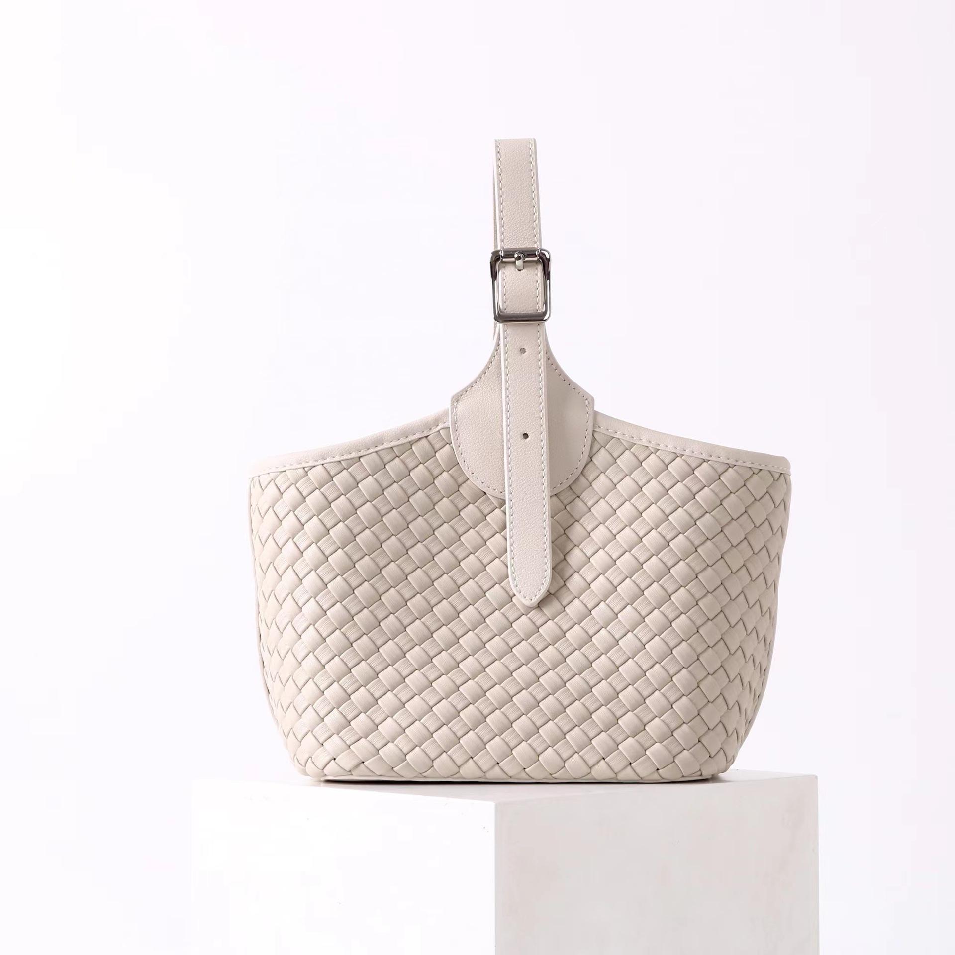 2025 New Hand Woven Water Bucket Bag Fashionable Stylish Simple Original Niche Handheld Vegetable Basket Women s 13cm
2025 New Hand Woven Water Bucket Bag Fashionable Stylish Simple Original Niche Handheld Vegetable Basket Women s 13cm