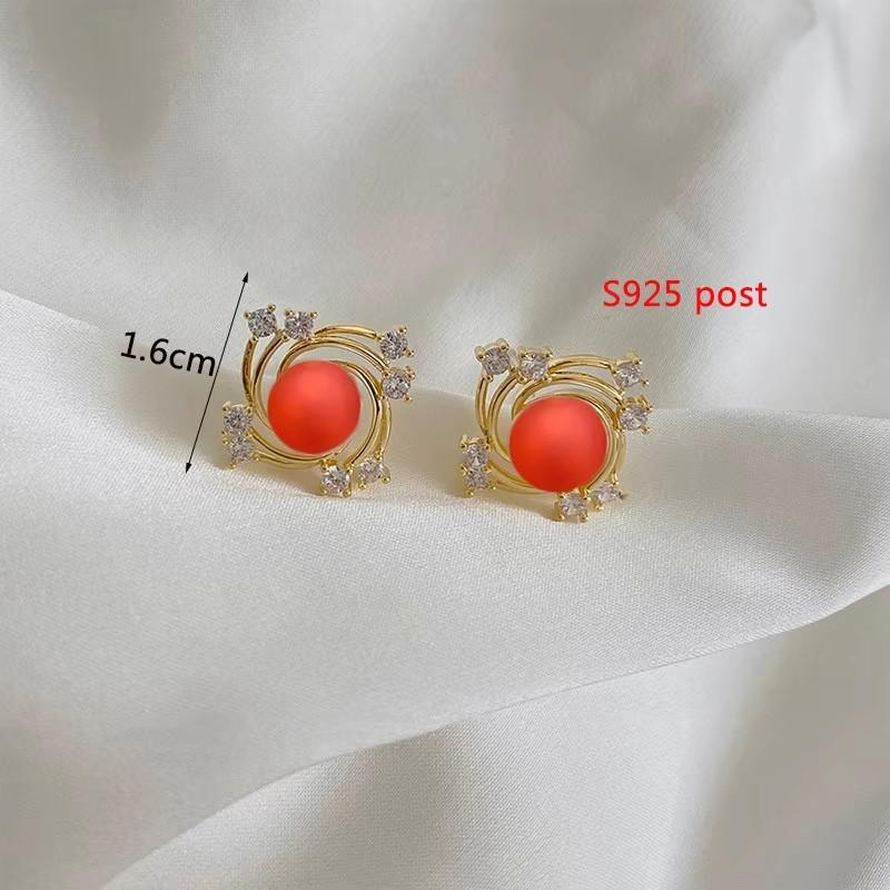 Red White Pearl Women s Stud Earrings Mini Crystal Side Round Small Earrings for Girls Korean Fashion 2025 New Boho Zircon
Red White Pearl Women s Stud Earrings Mini Crystal Side Round Small Earrings for Girls Korean Fashion 2025 New Boho Zircon