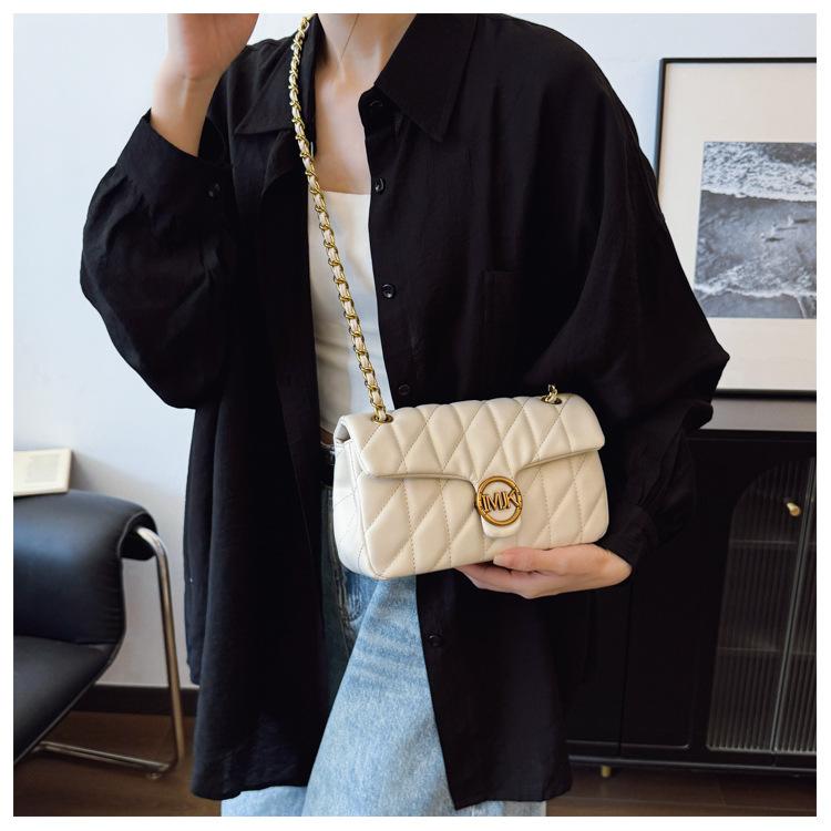 Premium bag Women s diamond chain bag New trendy four-season versatile small square bag One shoulder messenger bag 9cm*15cm*25cm
Premium bag Women s diamond chain bag New trendy four-season versatile small square bag One shoulder messenger bag 9cm*15cm*25cm