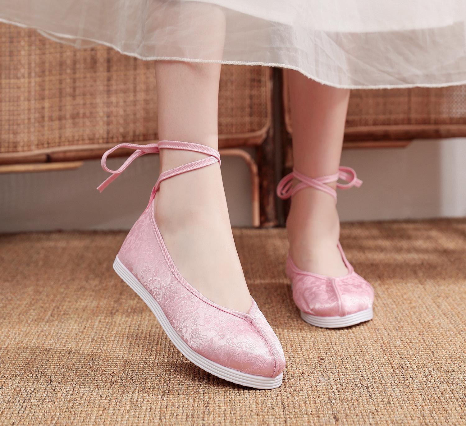 Women s Flat-Bottom Hanfu Brocade Jacquard Shoes for Dance and Costume Wear 41
Women s Flat-Bottom Hanfu Brocade Jacquard Shoes for Dance and Costume Wear 41