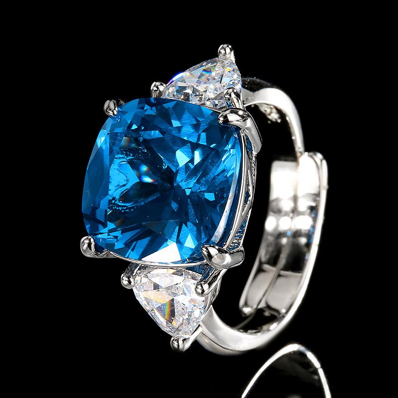 Ювелирные изделия Медное основание Позолоченное Имитация Синей шпинели Ретро Темперамент Набор Главный камень 12 * 12
Ювелирные изделия Медное основание Позолоченное Имитация Синей шпинели Ретро Темперамент Набор Главный камень 12 * 12