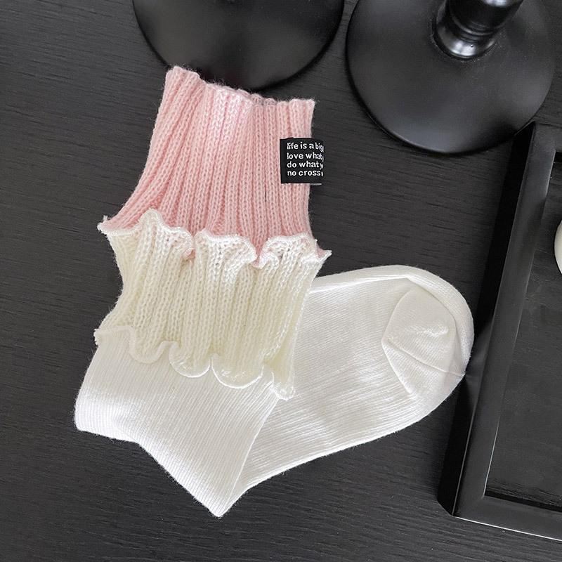 1 Pair New 2025 Autumn Style Knit Trim Cotton Socks for Women Ruffle Lace Embroidered Letter Mid Calf Slouch Socks for Girls One Size
1 Pair New 2025 Autumn Style Knit Trim Cotton Socks for Women Ruffle Lace Embroidered Letter Mid Calf Slouch Socks for Girls One Size