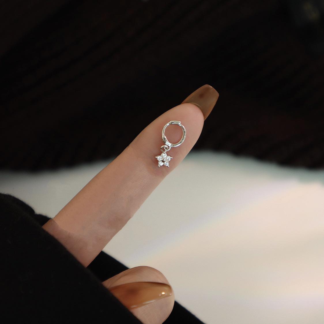 Gold-Plated S925 Sterling Silver Small Flower Earrings - Fashionable and Versatile Mini Design for Women Platinum Earrings
Gold-Plated S925 Sterling Silver Small Flower Earrings - Fashionable and Versatile Mini Design for Women Platinum Earrings