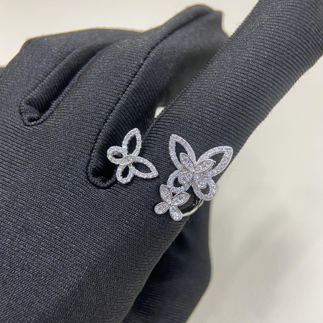 Classic S 925 silver hollowed out diamond set three different butterfly shaped women s rings resizable срібний
Classic S 925 silver hollowed out diamond set three different butterfly shaped women s rings resizable срібний