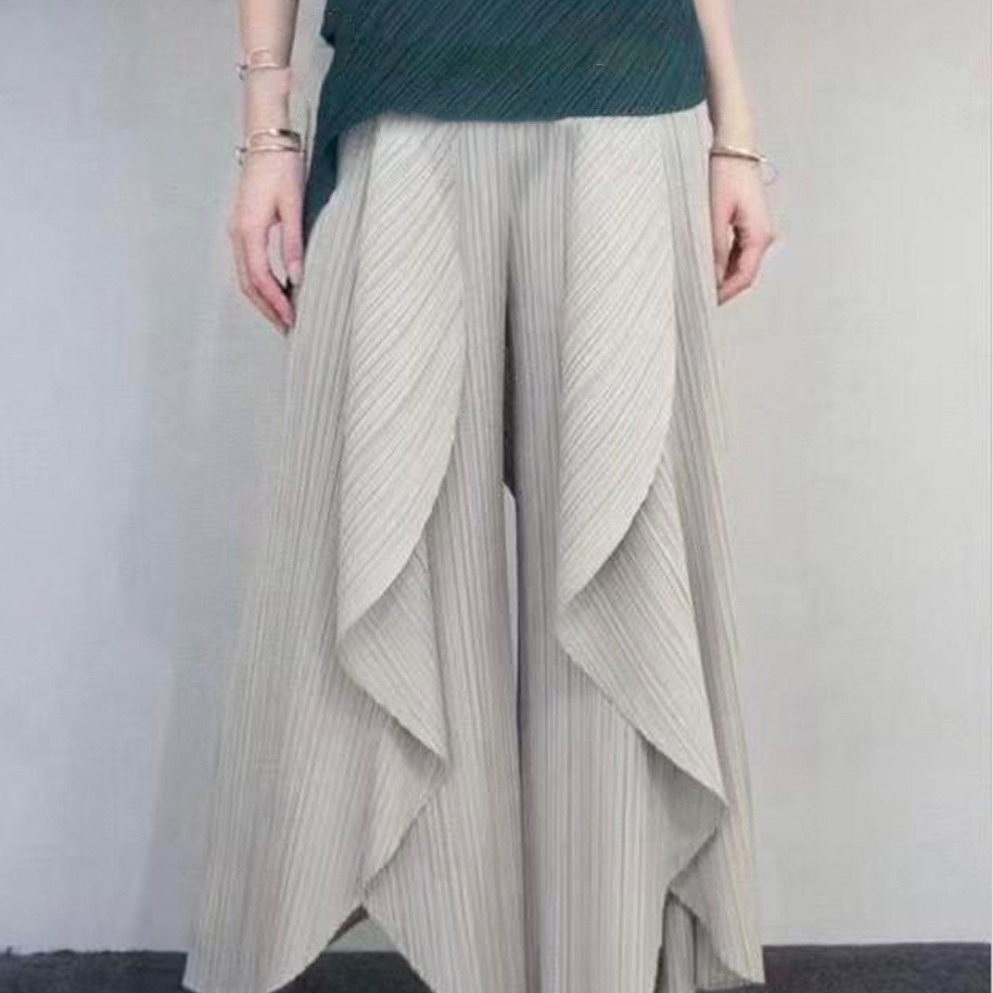 Miyake Irregular Pleats Flowing Travel Pants One Size
Miyake Irregular Pleats Flowing Travel Pants One Size