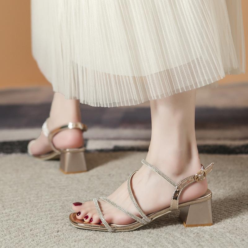 Fashion sandals summer British fashion versatile new square head rhinestone one-word buckle thick high-heeled women s shoes 34
Fashion sandals summer British fashion versatile new square head rhinestone one-word buckle thick high-heeled women s shoes 34