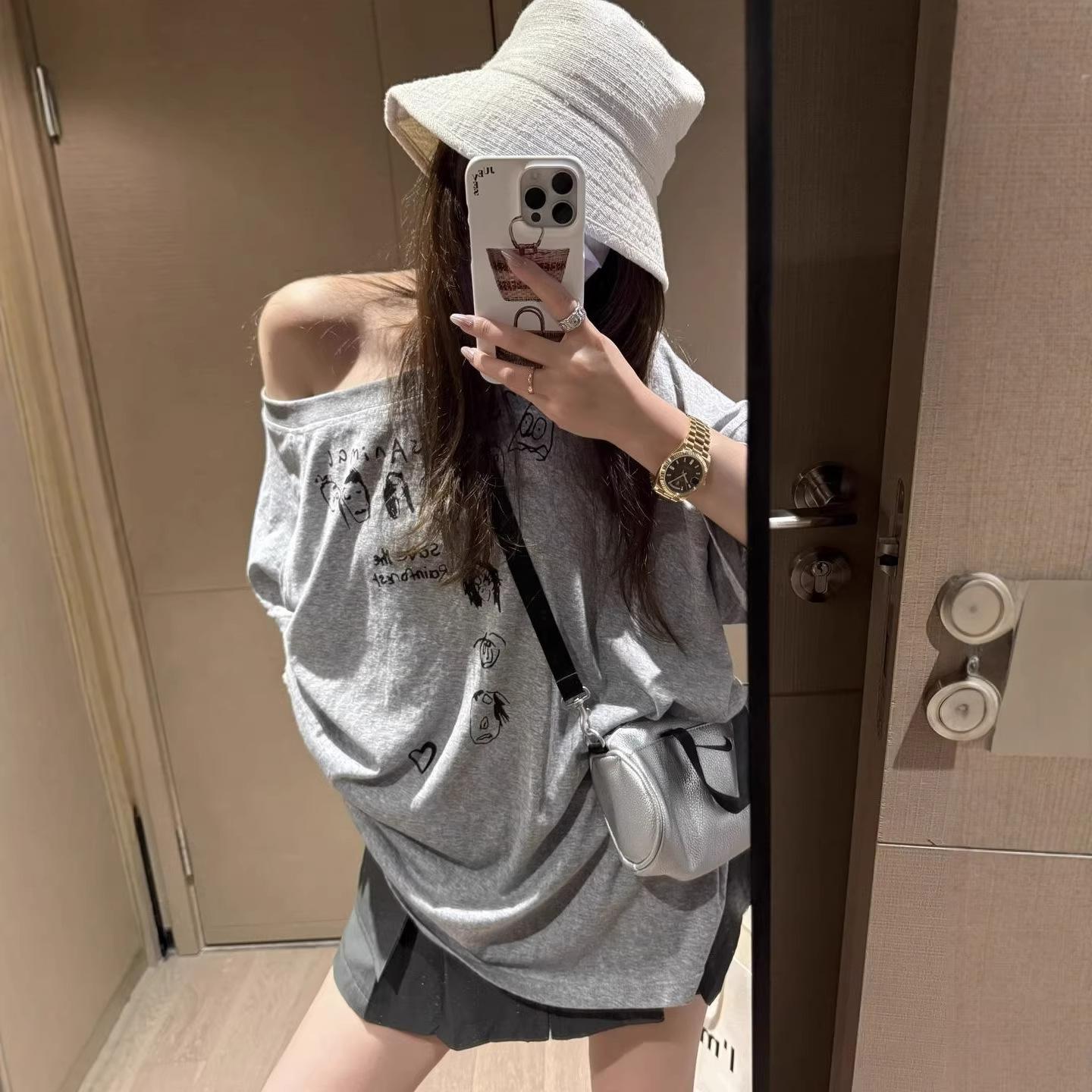 Korean Casual Off-the-Shoulder Women s Summer T-Shirt - Slanted Loose Fit, Short Sleeve Top. 2XL сірий колір
Korean Casual Off-the-Shoulder Women s Summer T-Shirt - Slanted Loose Fit, Short Sleeve Top. 2XL сірий колір