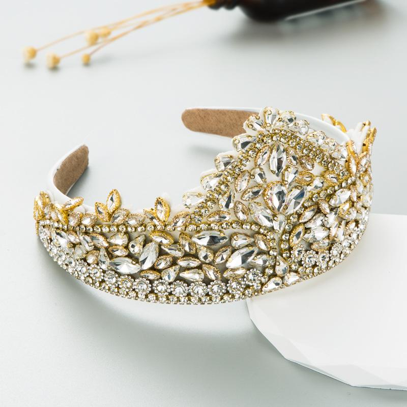 2026 Headband European and American Retro Exaggerated Crown Shape Headband Heavy Craftsmanship Wide Edge Hair Accessories белый
2026 Headband European and American Retro Exaggerated Crown Shape Headband Heavy Craftsmanship Wide Edge Hair Accessories белый