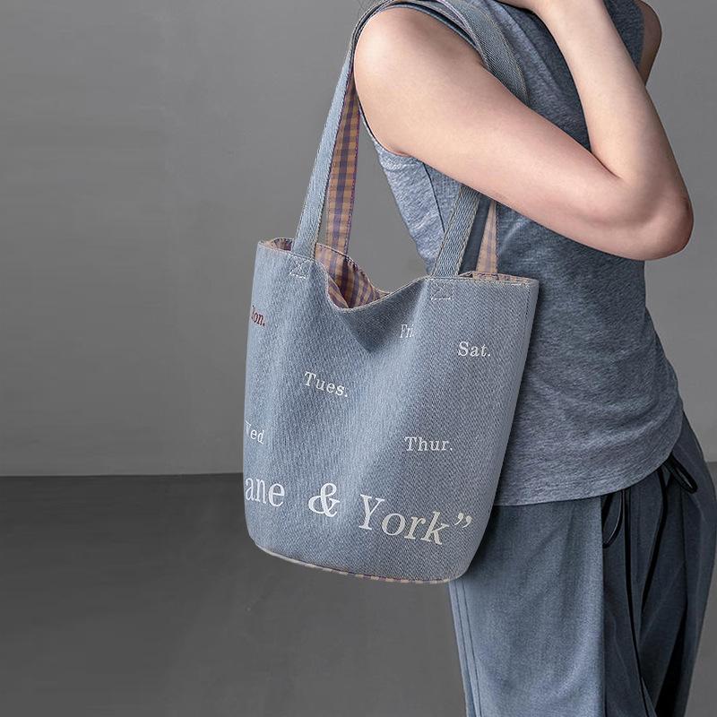 Printed Denim Student Schoolbag Korean Ins Lazy Style Large Capacity Portable Shoulder Bucket Bag синий
Printed Denim Student Schoolbag Korean Ins Lazy Style Large Capacity Portable Shoulder Bucket Bag синий