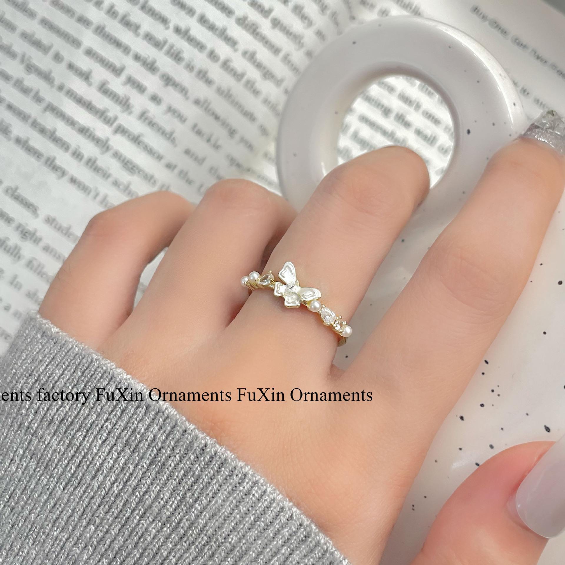 Кольцо с корейским цирконием в виде банта и бабочки — шикарное, элегантное и универсальное. Rr546 Butterfly Zirconia Ring
Кольцо с корейским цирконием в виде банта и бабочки — шикарное, элегантное и универсальное. Rr546 Butterfly Zirconia Ring