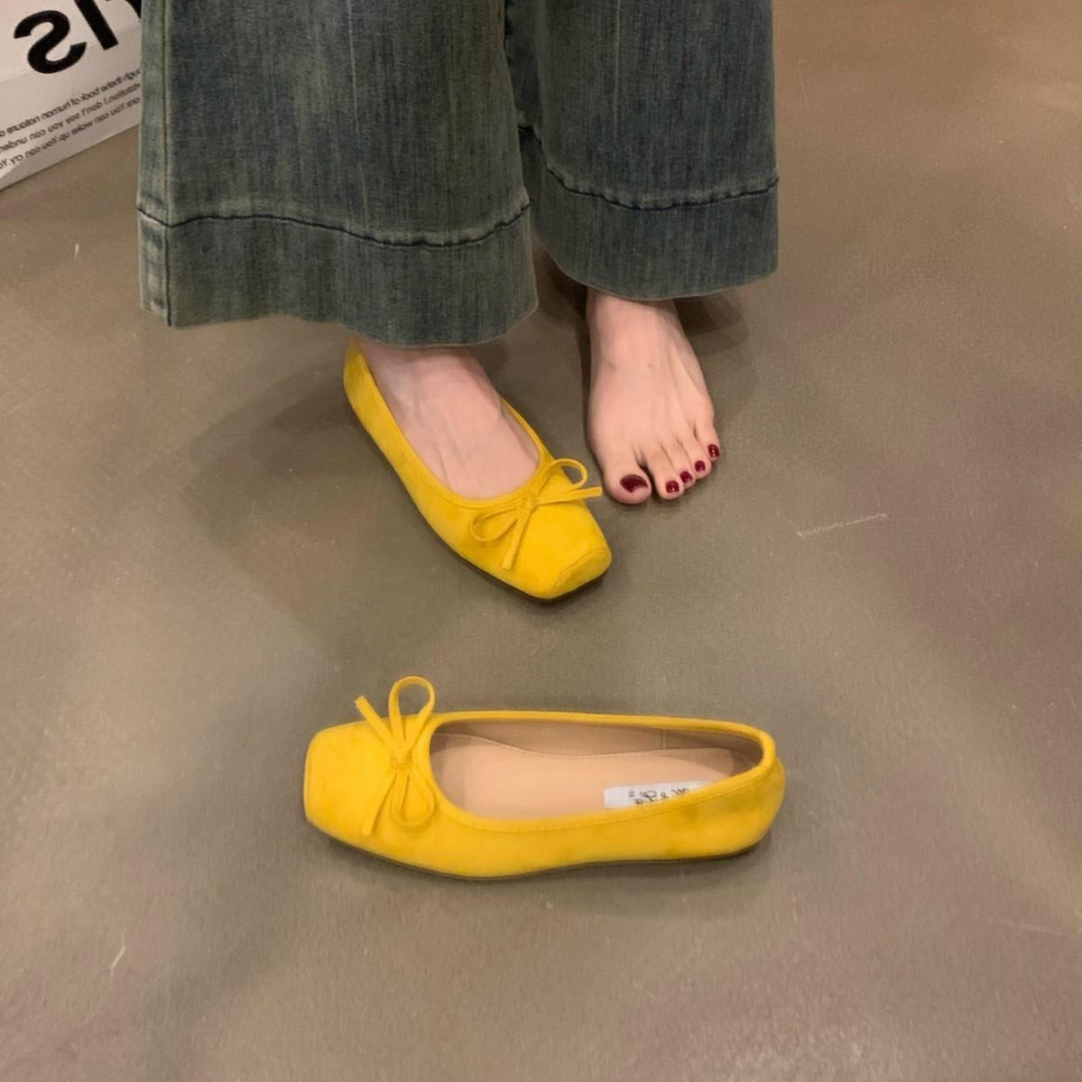 Gentle fairy wind ballet single shoes female 2025 new French bow square head light mouth soft sole one pedal ladyshoes 35 абрикосовый
Gentle fairy wind ballet single shoes female 2025 new French bow square head light mouth soft sole one pedal ladyshoes 35 абрикосовый