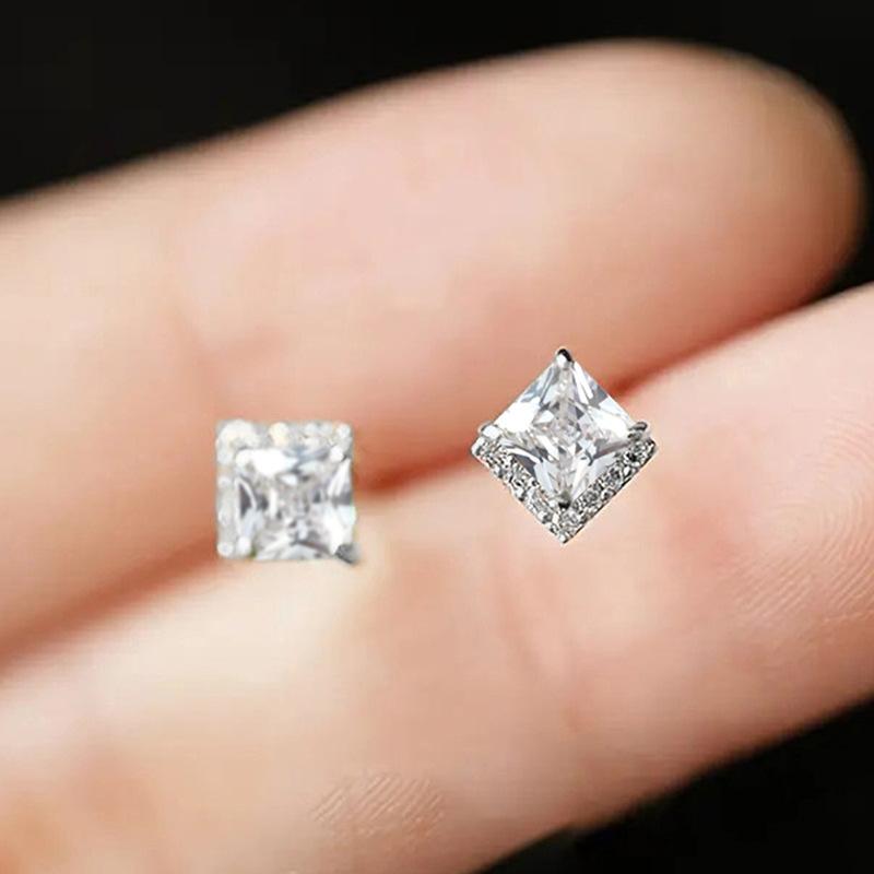 2026 New Design Sense Geometric Green zircon Earrings for Women, Simple and Fashionable, Niche Temperament Accessories
2026 New Design Sense Geometric Green zircon Earrings for Women, Simple and Fashionable, Niche Temperament Accessories