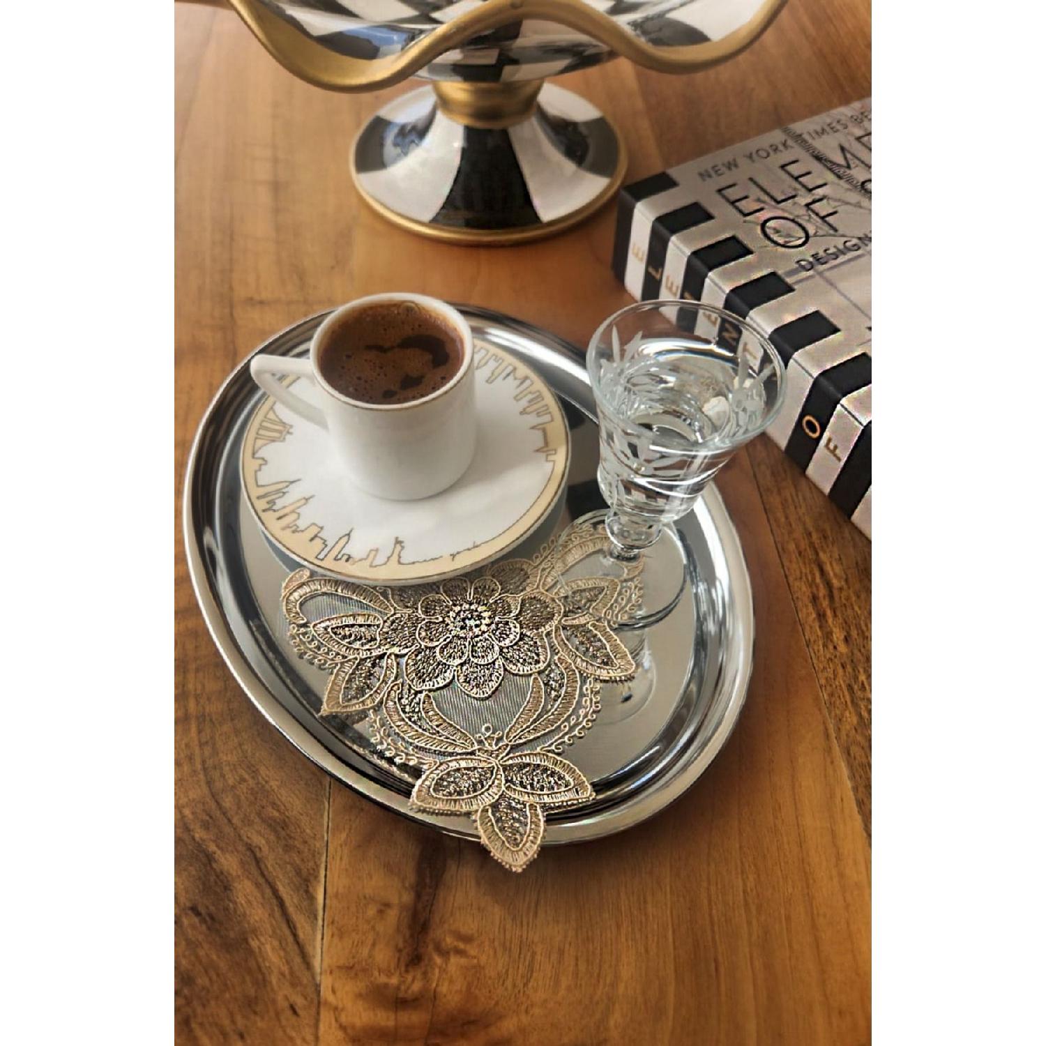 Lina Model Decorative Guipure Lace Set Of 6 Coffee Cocktail Presentation Napkins золотий
Lina Model Decorative Guipure Lace Set Of 6 Coffee Cocktail Presentation Napkins золотий