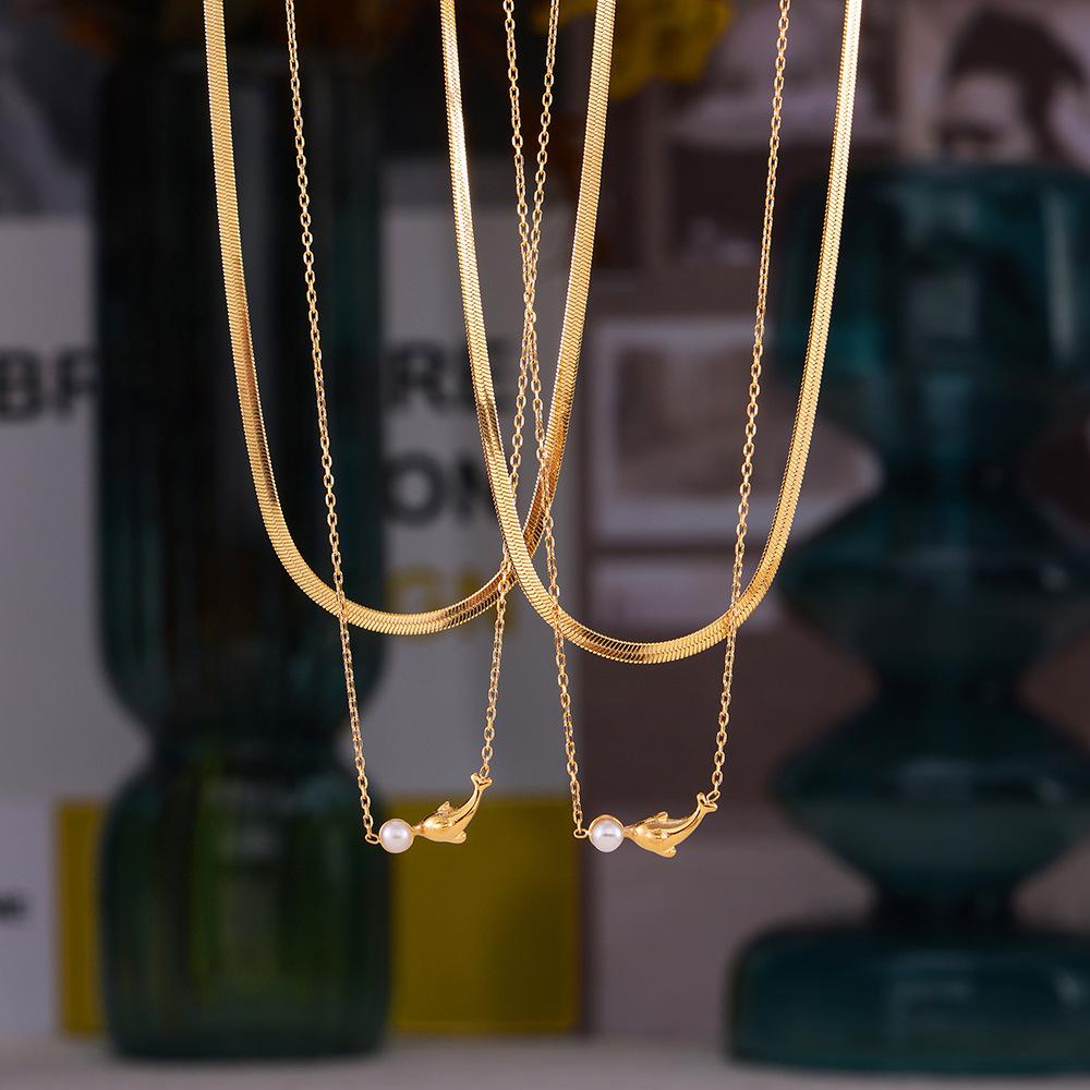 Retro Minimalist Dolphin Shell Pearl Pendant Necklace - 18K Gold Plated Titanium Steel Clavicle Chain for Women.
Retro Minimalist Dolphin Shell Pearl Pendant Necklace - 18K Gold Plated Titanium Steel Clavicle Chain for Women.