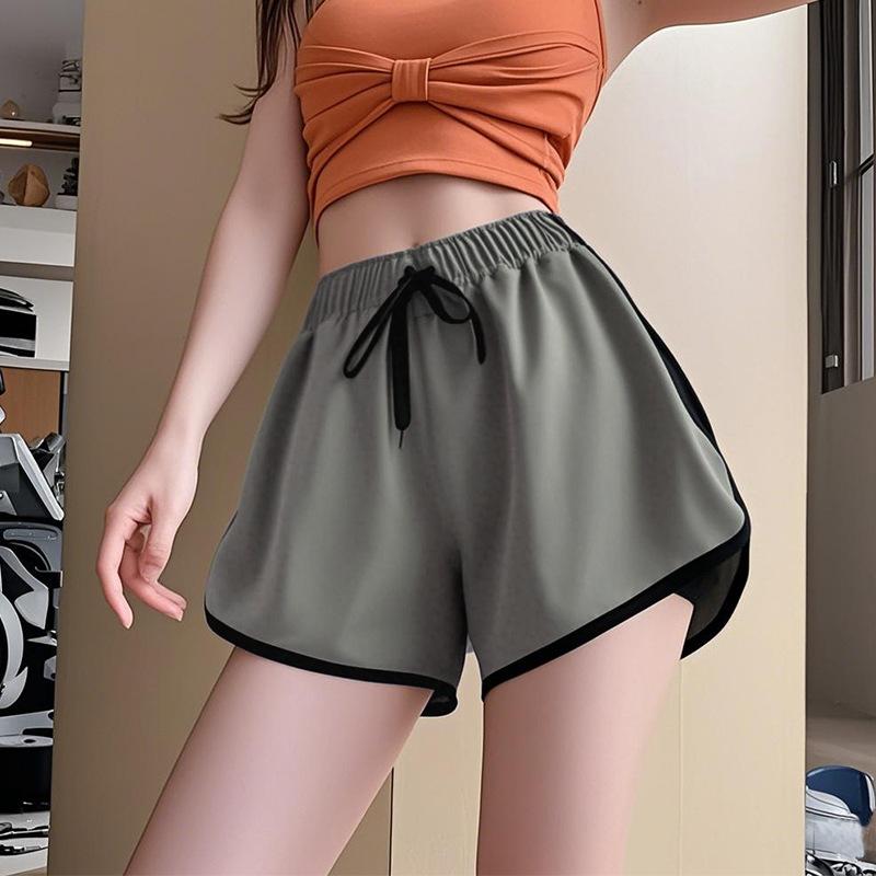 Quick-drying Cool Shorts Women s Spring and Summer Anti-light Small Sports Running Tennis Fitness Thin Yoga Pants L чорний
Quick-drying Cool Shorts Women s Spring and Summer Anti-light Small Sports Running Tennis Fitness Thin Yoga Pants L чорний
