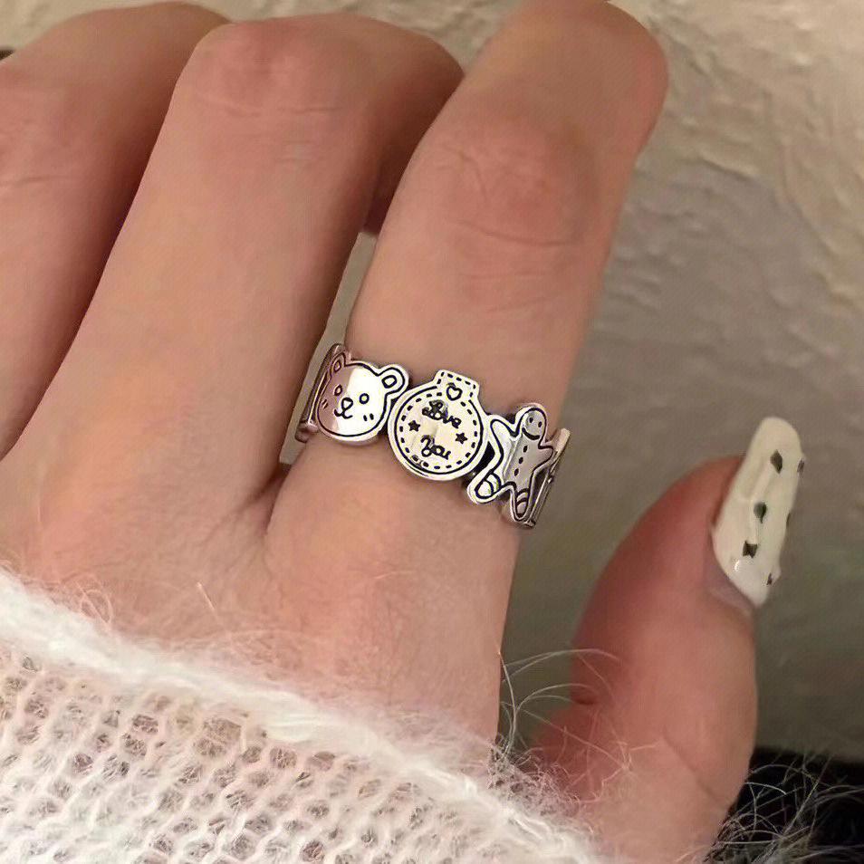 BELLA BOX Граффити Пряничный человечек имитирует тайское серебро S925, чтобы сделать старые модели крутыми и крутыми, нишевый дизайн, кольцо для открытия указательного пальца, женский 【 Opening Adjustable 】 серебряный
BELLA BOX Граффити Пряничный человечек имитирует тайское серебро S925, чтобы сделать старые модели крутыми и крутыми, нишевый дизайн, кольцо для открытия указательного пальца, женский 【 Opening Adjustable 】 серебряный