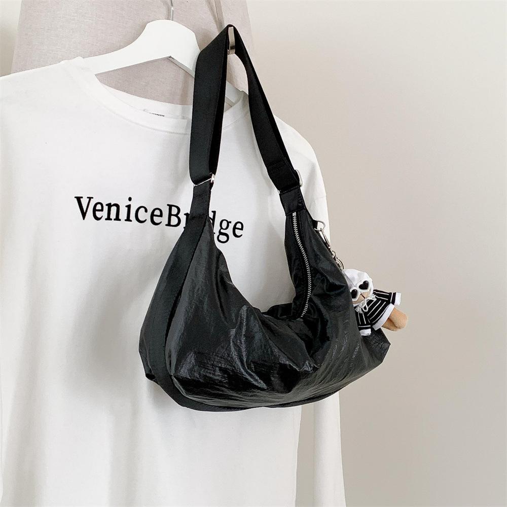 Trendy Korean Style Shoulder Bag Women Simple Comfortable and Versatile Hobo Bag Casual Crossbody Handle Bag for Daily Commute чёрный
Trendy Korean Style Shoulder Bag Women Simple Comfortable and Versatile Hobo Bag Casual Crossbody Handle Bag for Daily Commute чёрный