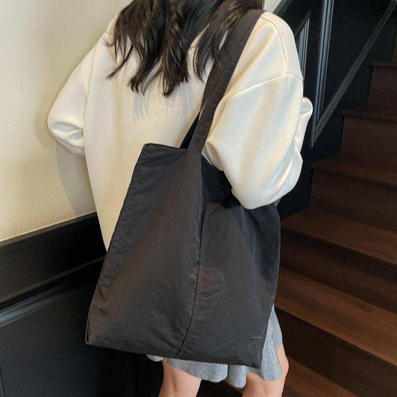 Large capacity Commuter Tote Bag Oxford Fabric Waterproof Women s Casual Bag New Simple and High Quality Single Shoulder Armpit Bag .
Large capacity Commuter Tote Bag Oxford Fabric Waterproof Women s Casual Bag New Simple and High Quality Single Shoulder Armpit Bag .